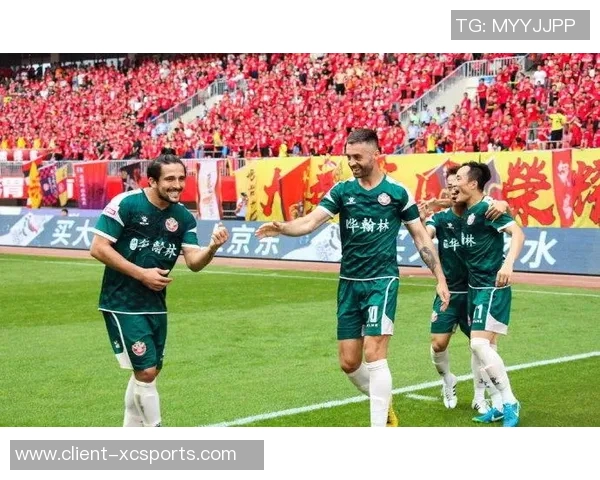青岛黄海迎战贵州恒丰争夺中甲联赛关键三分的精彩对决